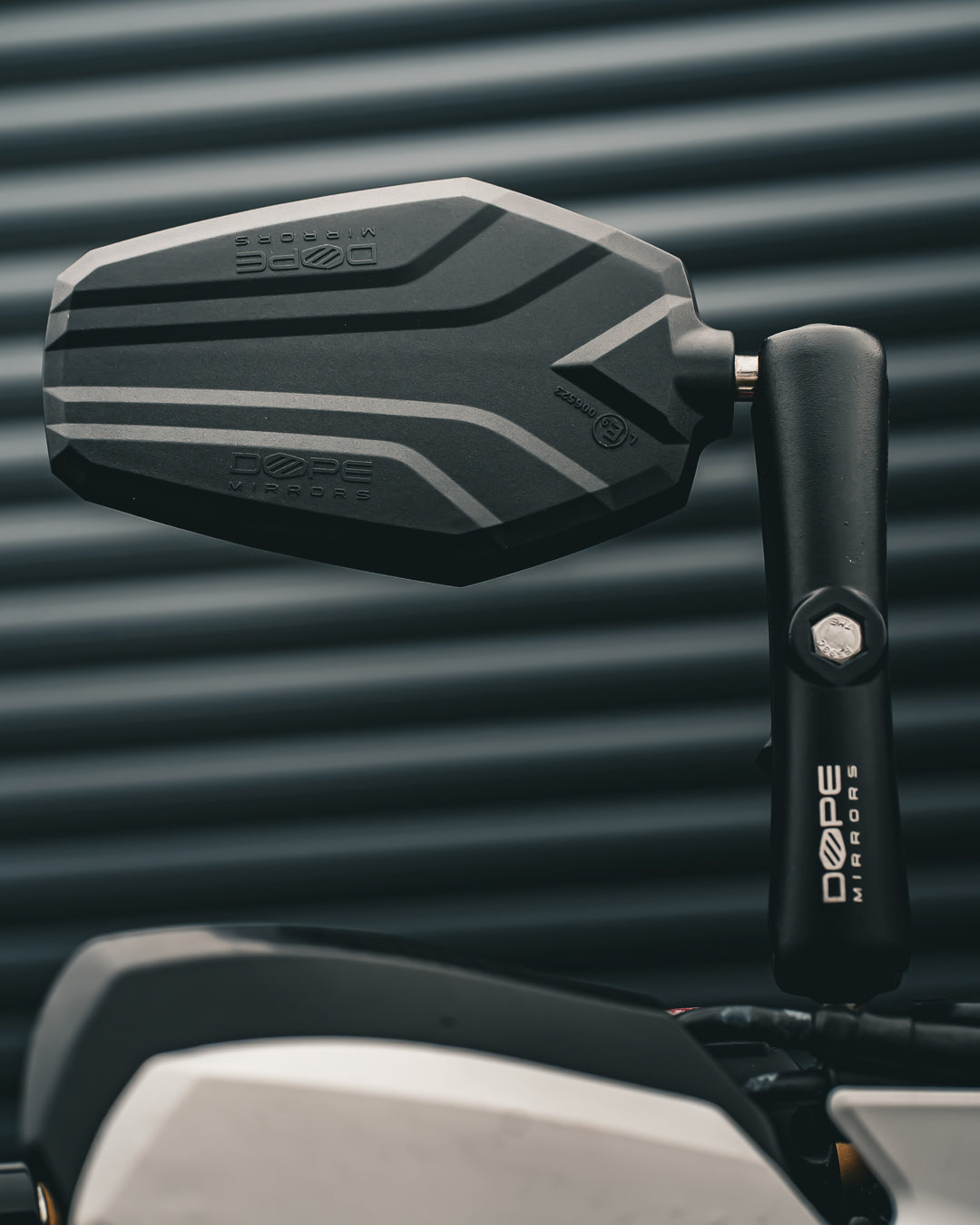 Składane lusterka do motocykli typu adventure